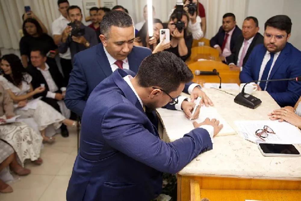 Justiça Eleitoral mantém mandato de prefeito em Canindé e condena investigado por compra de votos