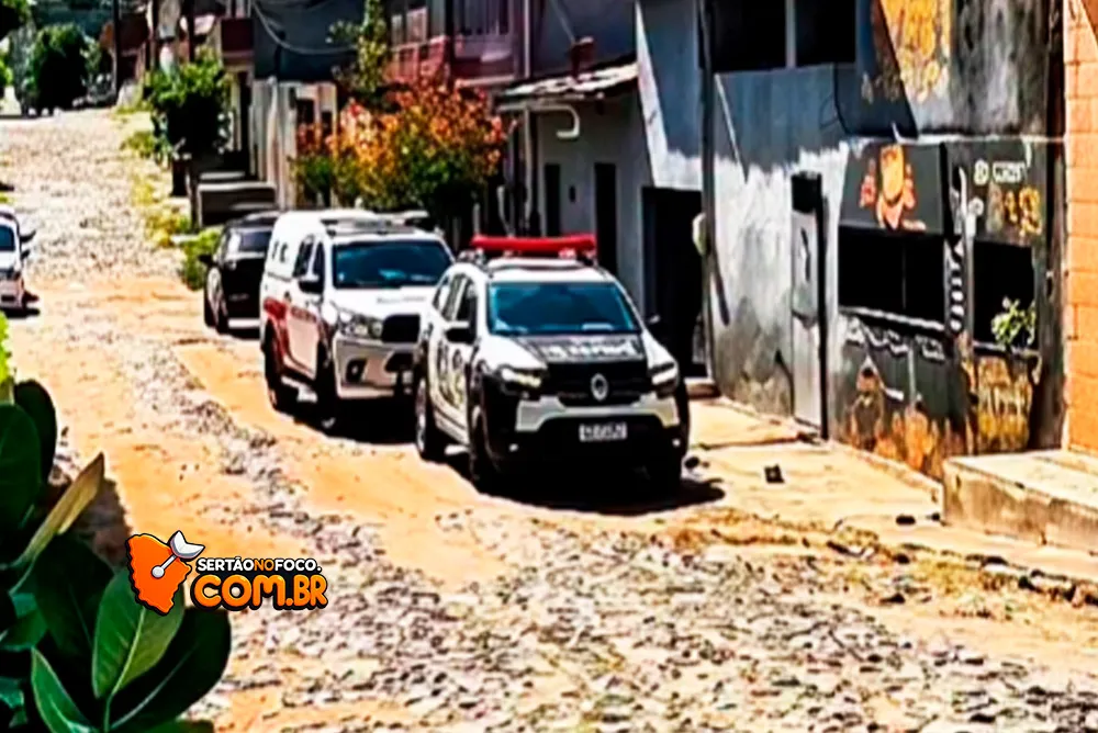 Corpo é encontrado dentro de residência no bairro Santa Luzia, em Canindé; polícia apura o caso