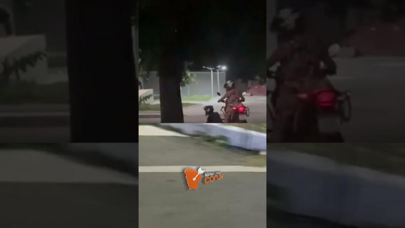 Fato Curioso - Velas pretas acesas em frente à Prefeitura de Canindé intrigam moradores